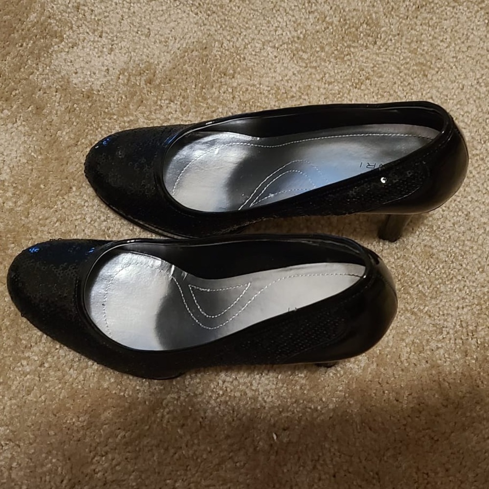 Sequin black Tahari pumps - 8.5